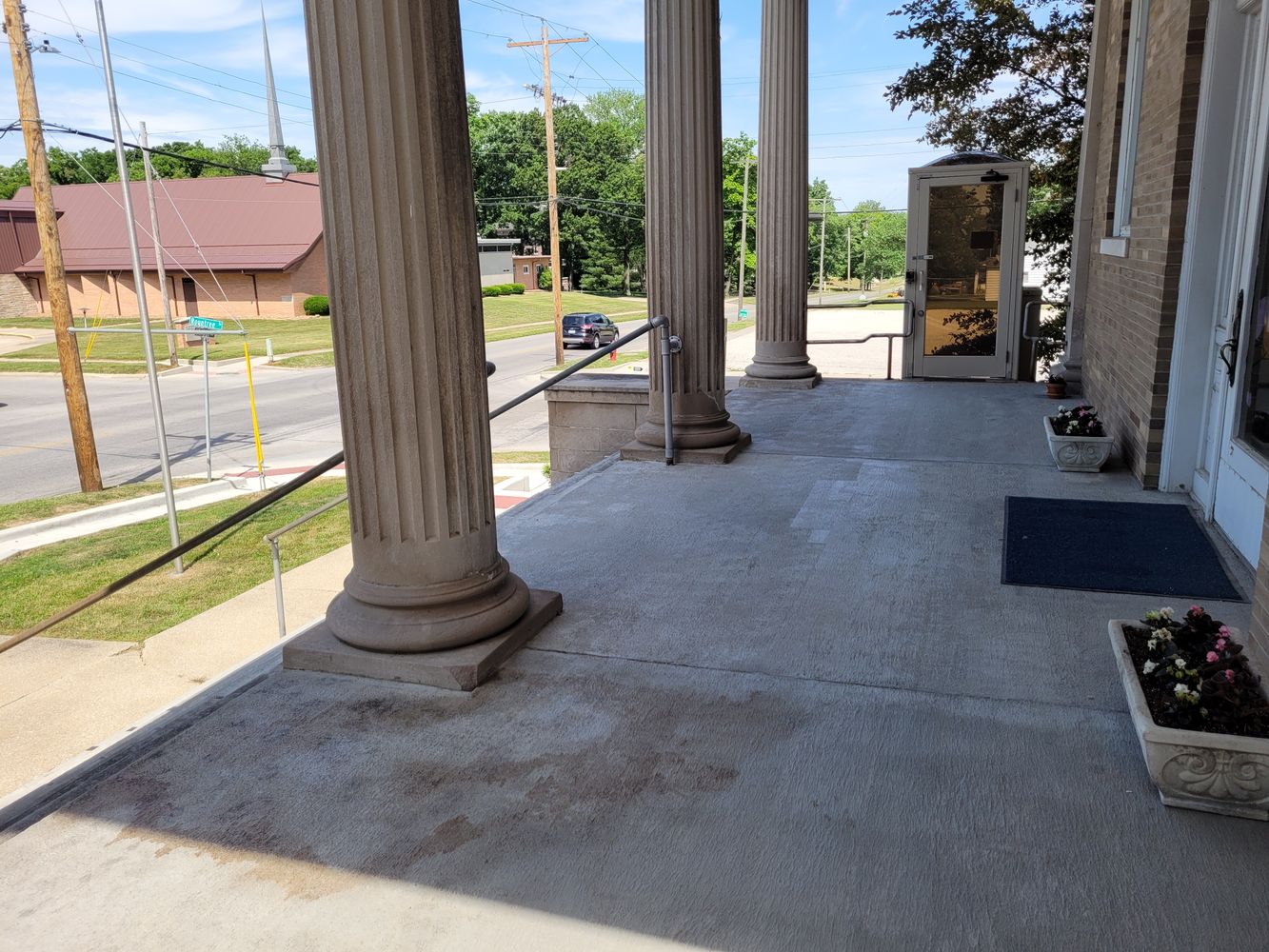 214 School St, Hillsboro, IL 62049